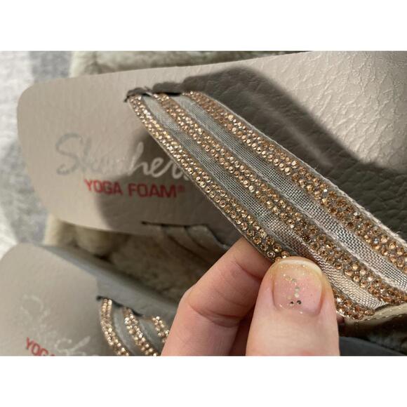 Skechers Yoga Foam Sandals Women's Size 10 Beige Beaded Mesh Comfort Travel - Picture 3 of 7